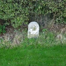 Milestone, Old London Road, Milestone Cottage, nr Morton Grange