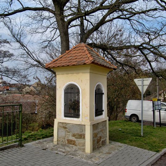 Kaplička u Plenkovického rybníka v Plenkovicích