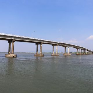 Taksin Maharat Bridge