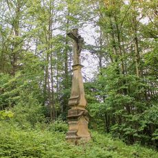 Kříž v Petrušově na okraji lesa