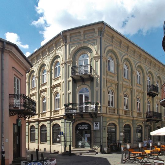 Kamienica z oficyną przy ul. Sieradzkiej 8 / Szewskiej 5