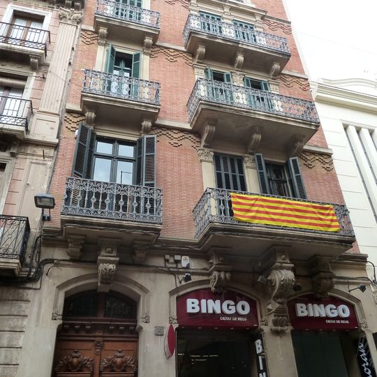 Edifici al raval de Jesús, 14