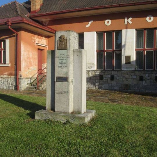 Pomník padlým v Černovicích u sokolovny