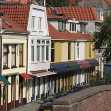 Pand, waarin wellicht een deel van de laat-middeleeuwse stadsmuur is bewaard gebleven