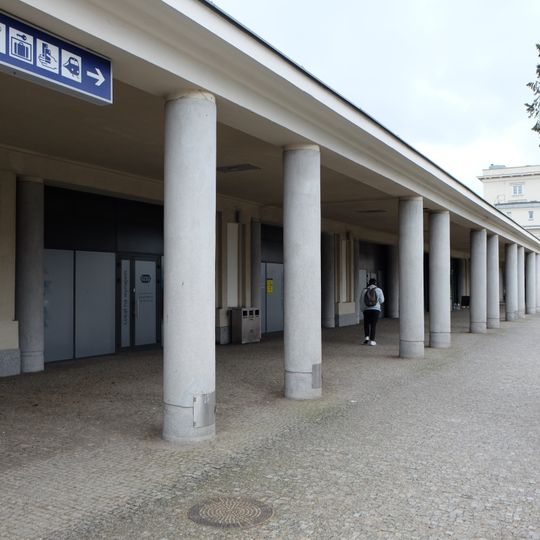 Kolumnowy pasaż komunikacyjny