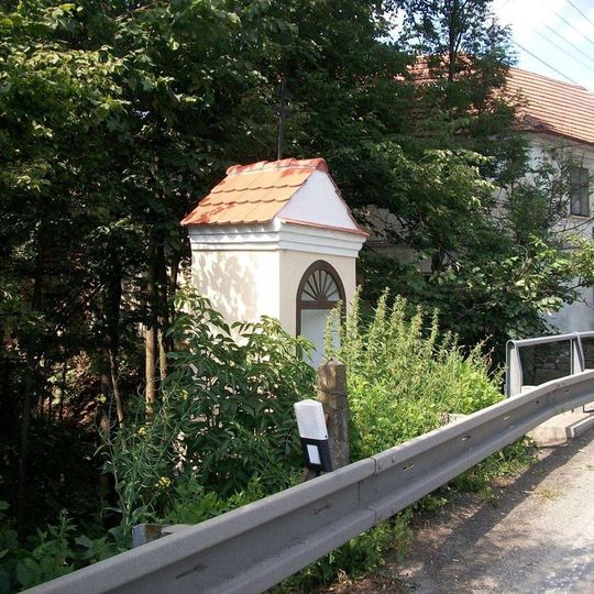 Kaplička v Chýnově u mostu