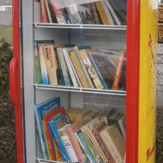 Public bookcase Hausleiten