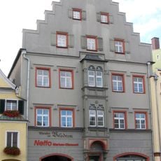 Wohn- und Geschäftshaus