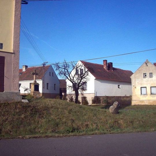 Kříž jižně od Trpíst