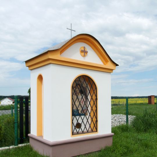 Kaplička severně od Tučap u křižovatky