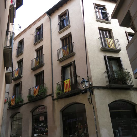 Edifici d'habitatges al carrer Sant Miquel Arcàngel