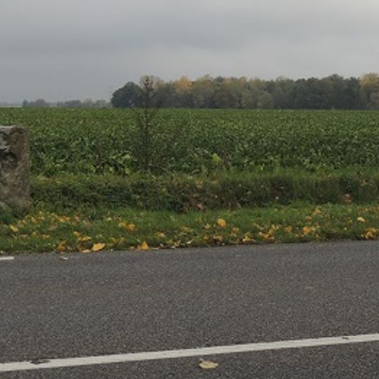 Borne fleurdelysée 27