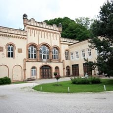 Schloss, Reitschule