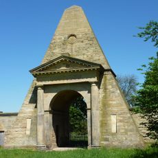 Obelisk Lodge And Attached Screen Walls, At Se 406 18
