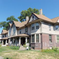 Rowhouses at 702-712 Kirkwood Boulevard