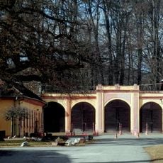 Csákyovský kaštieľ, brána