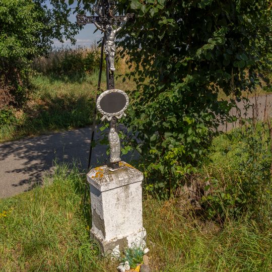 Kříž u rozcestí nad Radošovicemi