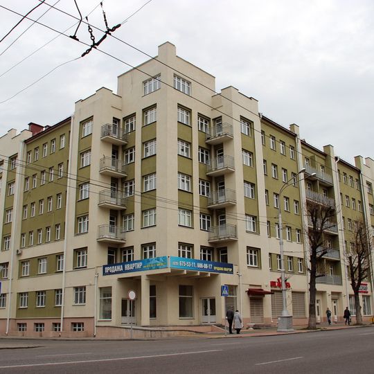 Lienina Avenue 51, Homieĺ