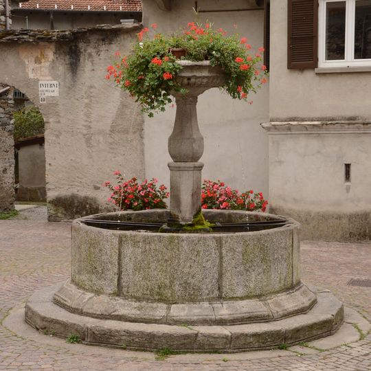 Fontana tondeggiante