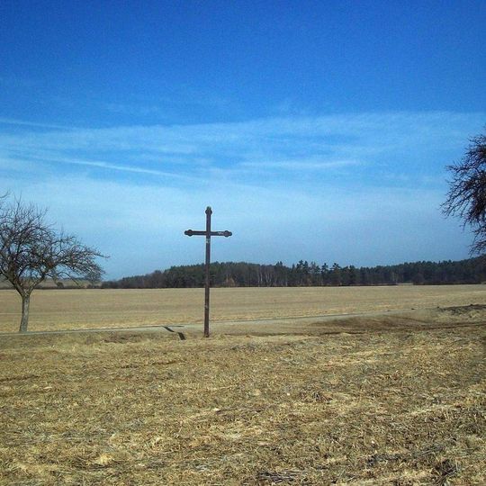 Kříž jihovýchodně od Korýtek