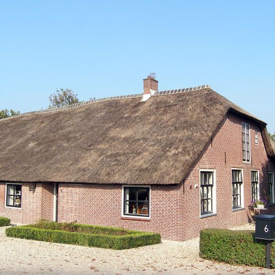 Boerderij dwarshuis met riet gedekt