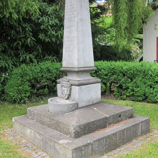 Denkmal zur Erinnerung an die Einrichtung der Zornedinger Wasserleitung