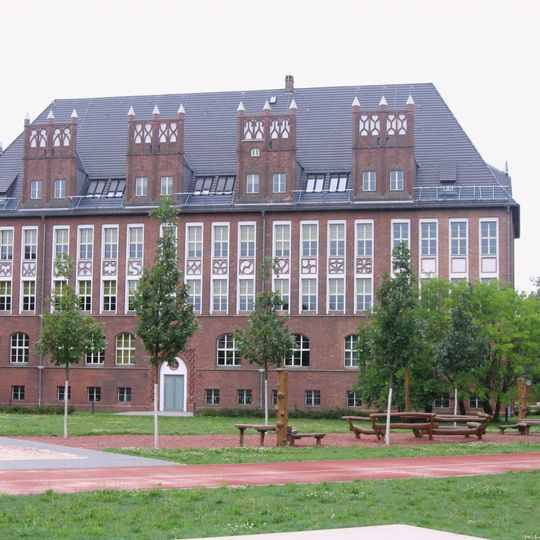 Carl-Blechen-Grundschule, Muskauer Platz 1