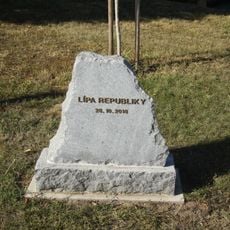 Památník lípy republiky ve Veselém Žďáru