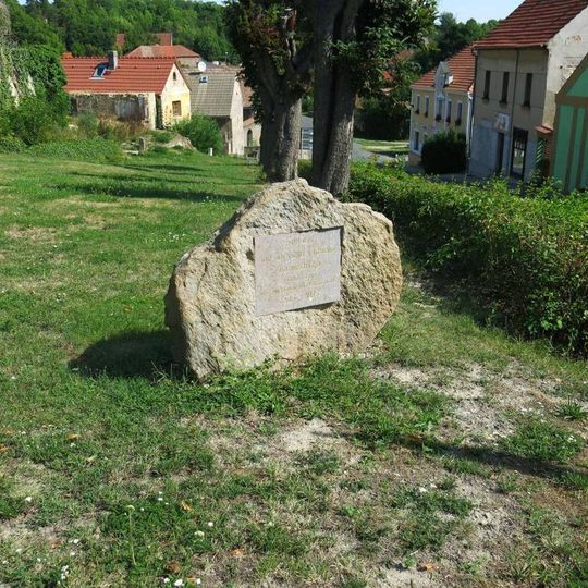 Pomník výročí povýšení na městečko v centru Vraného