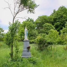 Socha Panny Marie v Bezděkově u polní cesty