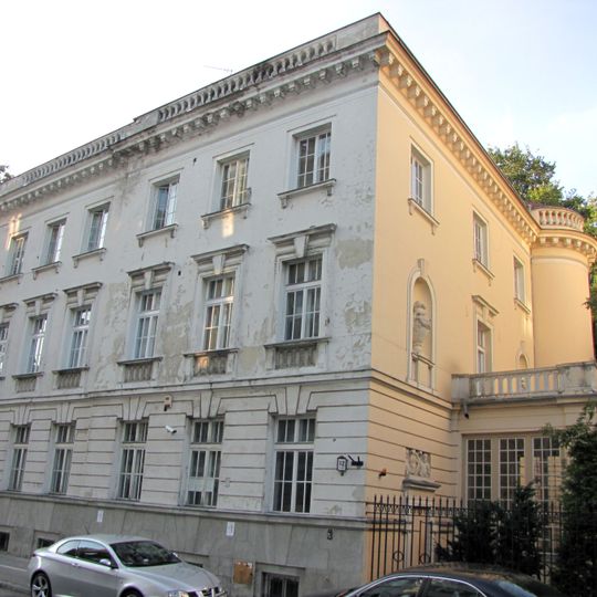 Willa wraz z terenem dziedzińca