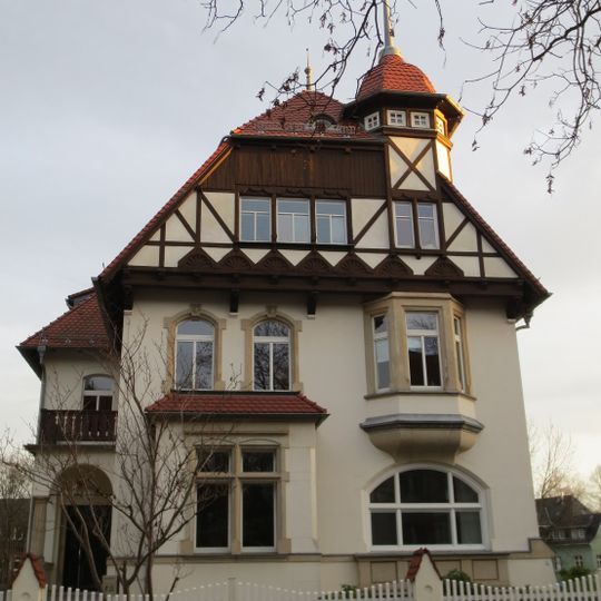 Villa mit Garten und Einfriedung Emil-Rosenow-Straße 3