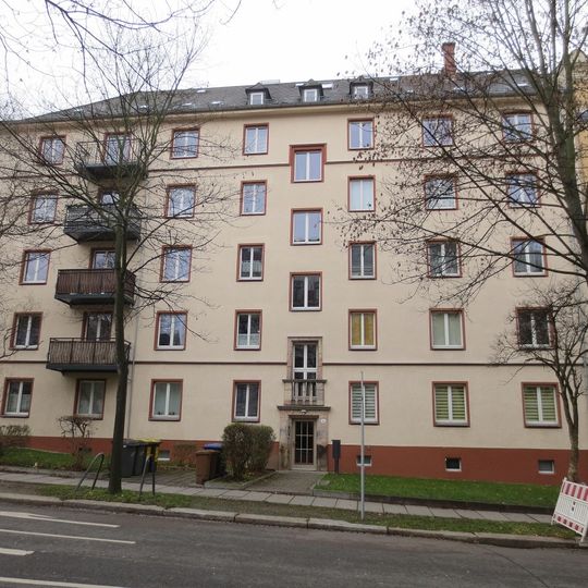 Wohnhaus in geschlossener Bebauung , mit Vorgarten Franz-Mehring-Straße 1
