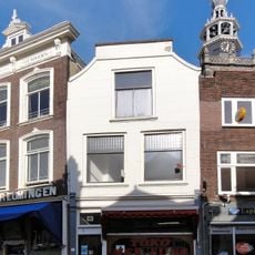 Pand met verminkte topgevel