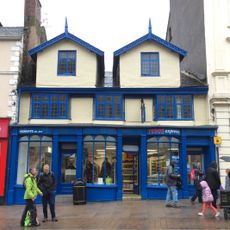 Numbers 26 And 28 With Entrance To Yard 24