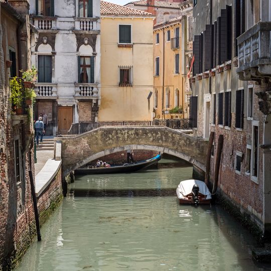 Private bridge in Campiello Querini Stampalia