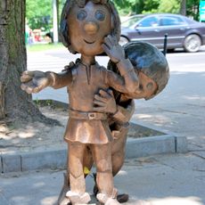 Maurycy and Hawranek sculpture