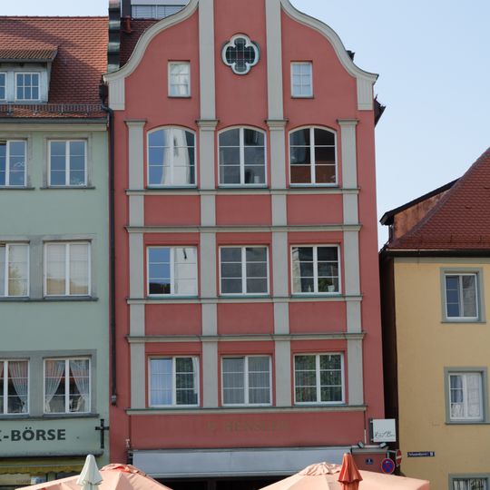 Wohn- und Geschäftshaus