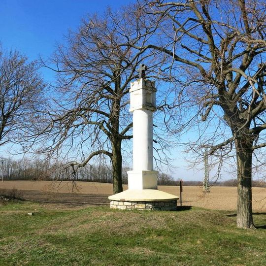 Boží muka u polní cesty jižně od Donína