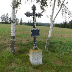 Kříž u silnice jižně od rybníka Strašák