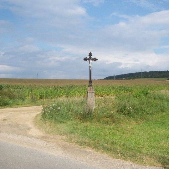 Kříž severně od Klučenic