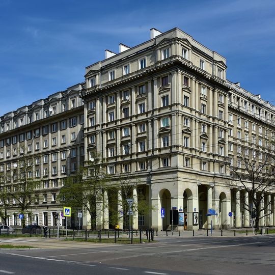 Blok przy ulicy Świętojerskiej 24