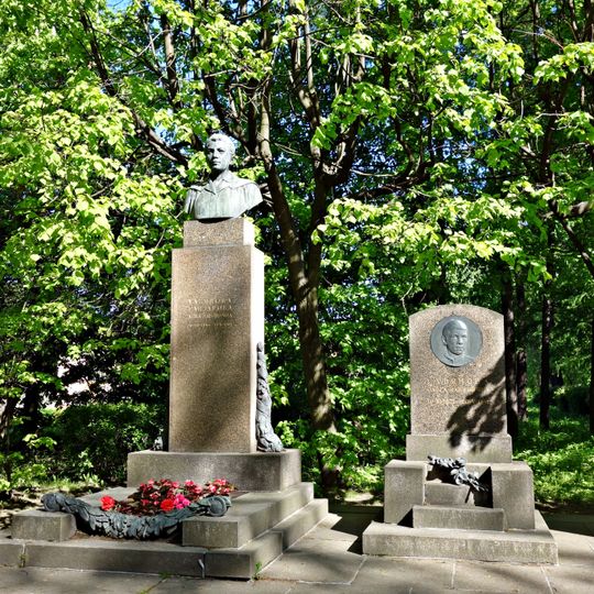 Могила А.И. Ульяновой-Елизаровой , сестры В.И. Ленина