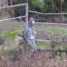 Socha vodníka na návsi v osadě Koporeč