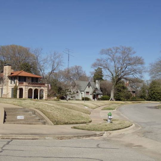 Mills Place Historic District