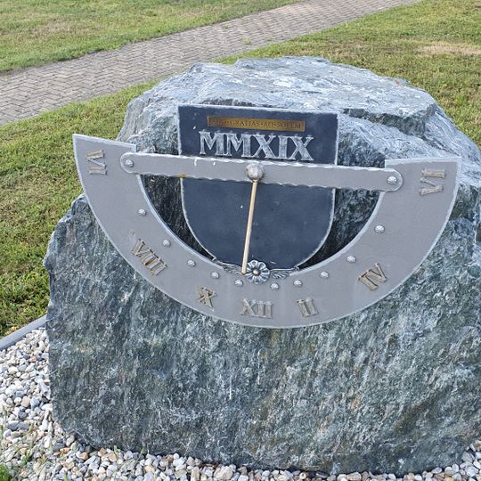 Sluneční hodiny u kaple svatého Antonína ve Vikýřovicích