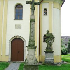 Sochy svatého Matouše, svaté Barbory a krucifix