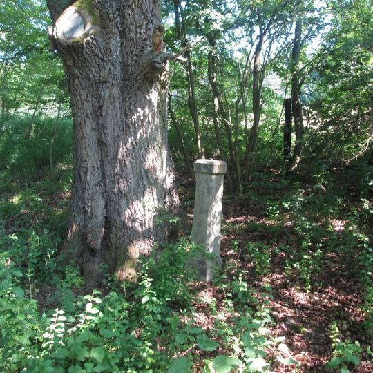 Kříž u cesty nad Hvožďany