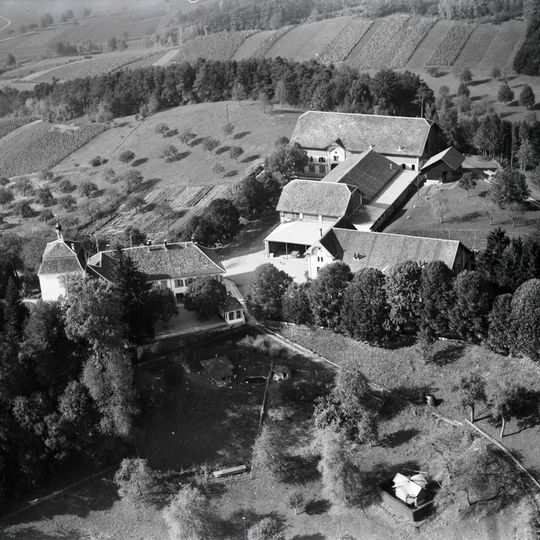 Schloss Goldenberg mit Oekonomiegebäuden