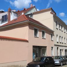 Wohnhaus mit Ladeneinbau in geschlossener Bebauung und prägnanter Ecklage Kurze Straße 2